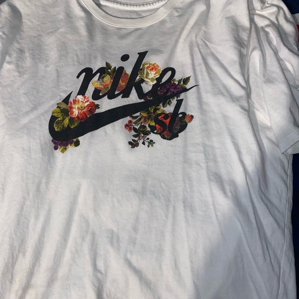 Nike SB shirt